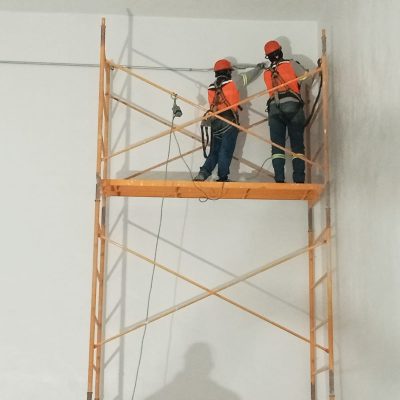 Mantenimiento de trabajo eléctrico en planta industrial 1