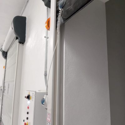 Mantenimiento de trabajo eléctrico en planta industrial 3